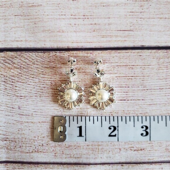 NWT Banana Republic Crystal/Pearl Drop Earrings - Picture 7 of 8